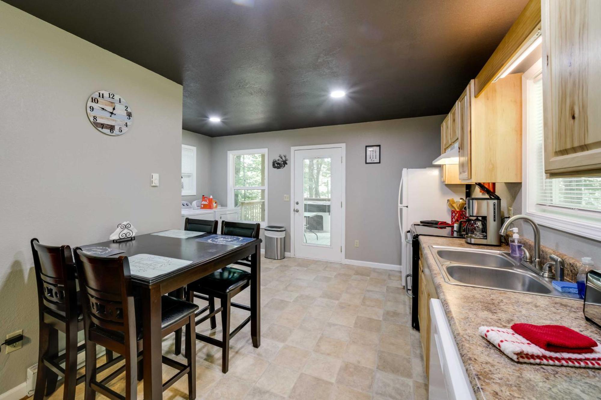 Cozy Whittier Cabin And Yard And Hot Tub, Pets Welcome Экстерьер фото