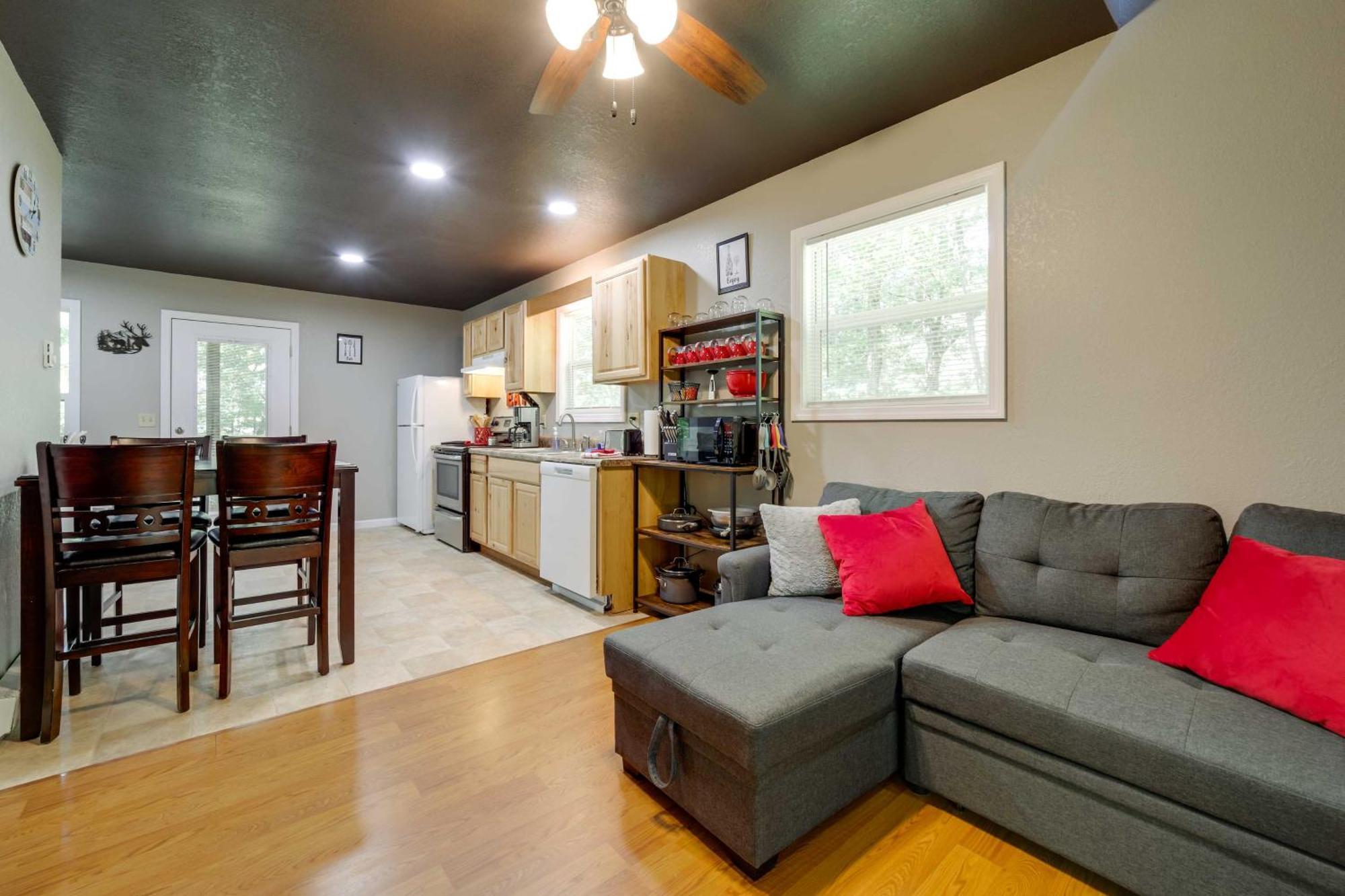 Cozy Whittier Cabin And Yard And Hot Tub, Pets Welcome Экстерьер фото