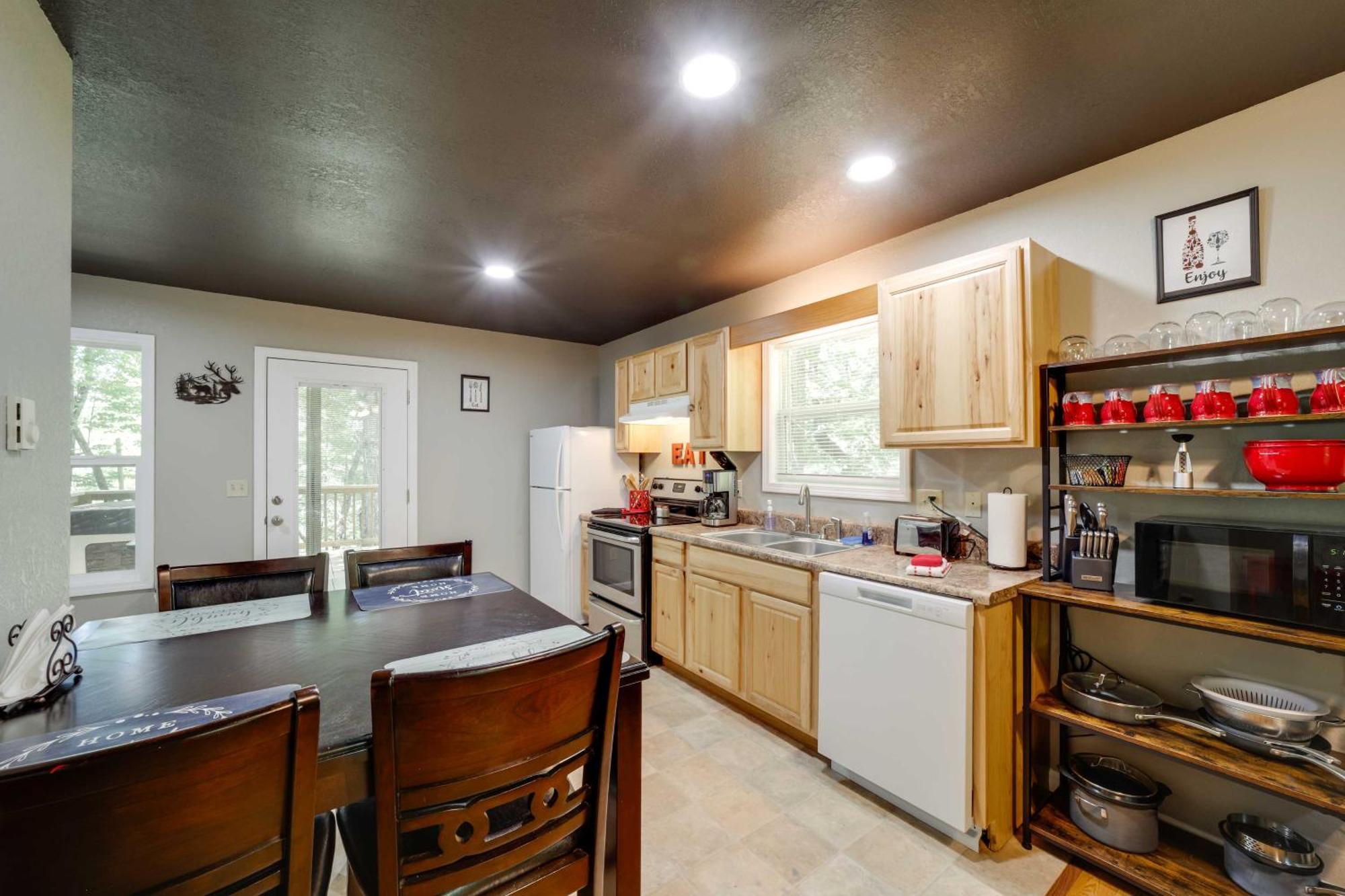 Cozy Whittier Cabin And Yard And Hot Tub, Pets Welcome Экстерьер фото
