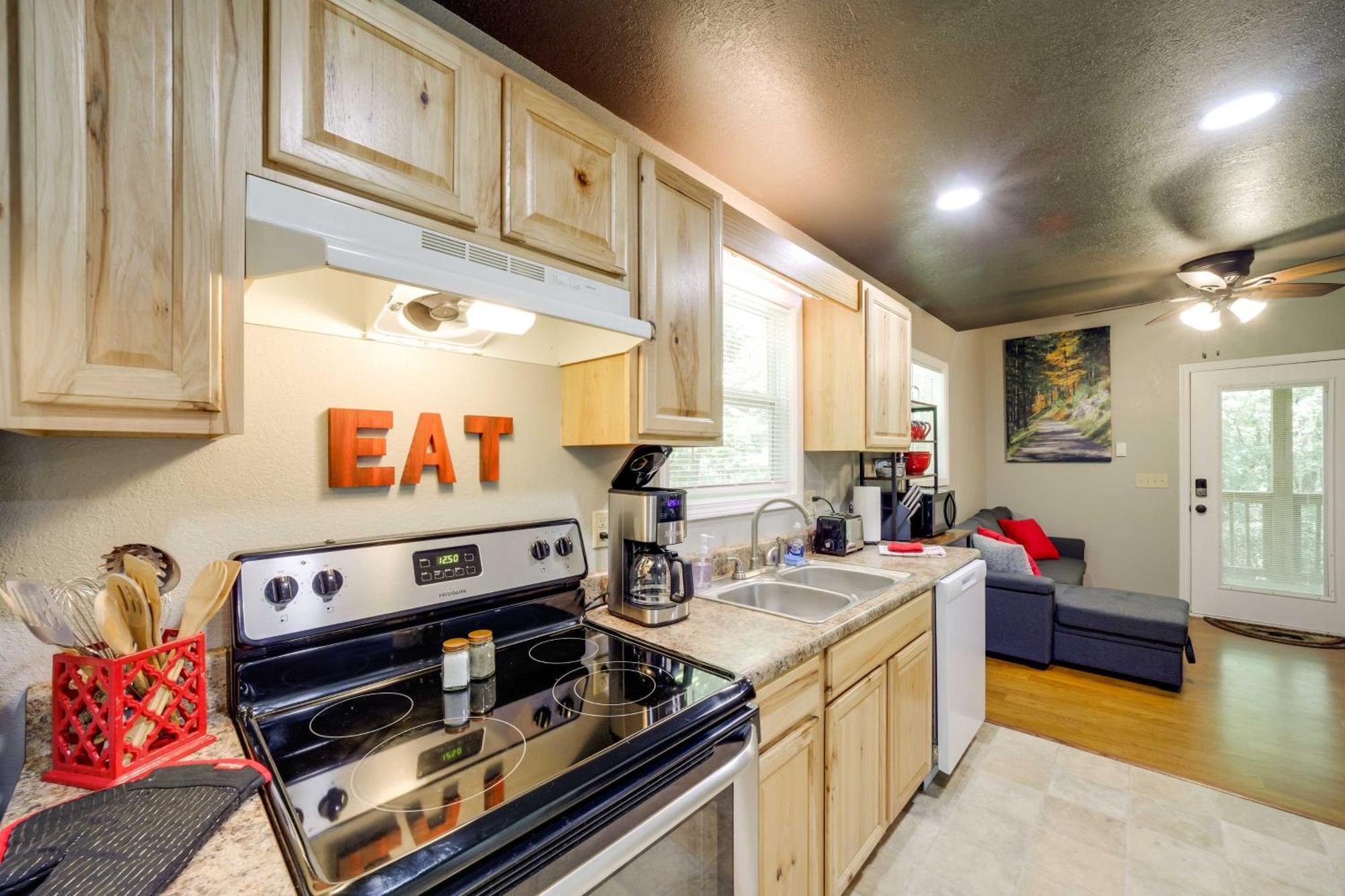 Cozy Whittier Cabin And Yard And Hot Tub, Pets Welcome Экстерьер фото
